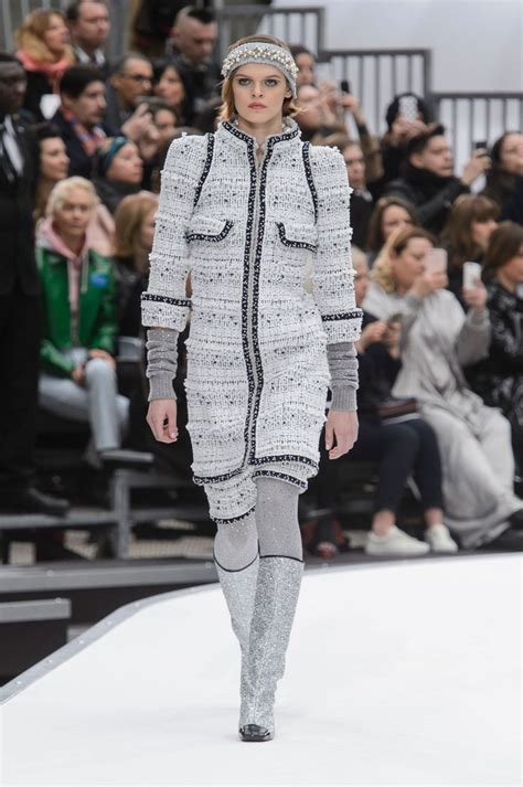 défilé de mode chanel 2018|chanel runway dresses.